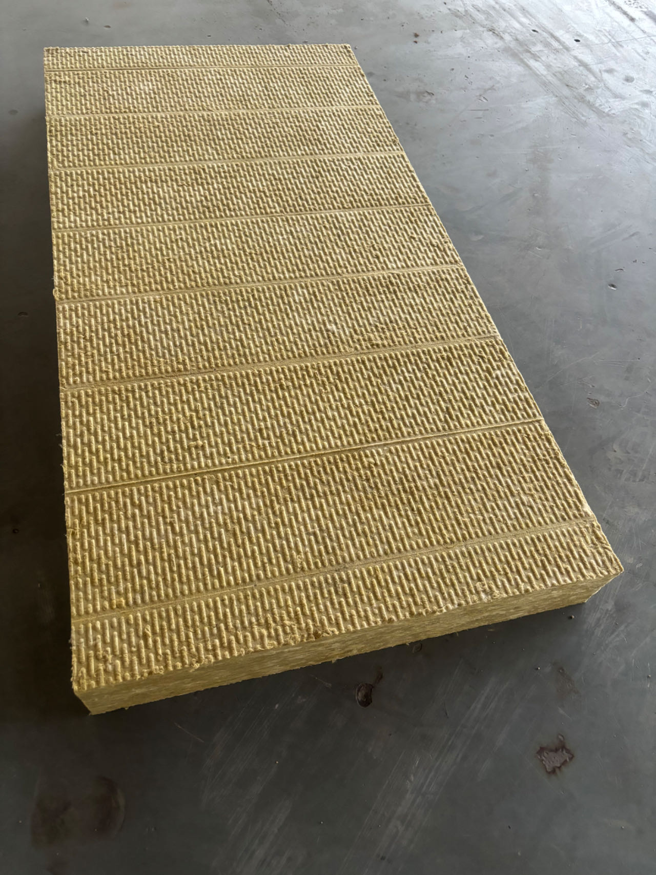 鲁阳巴萨特屋面岩棉板